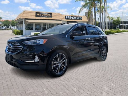 Used 2021 Ford Edge Titanium image 3