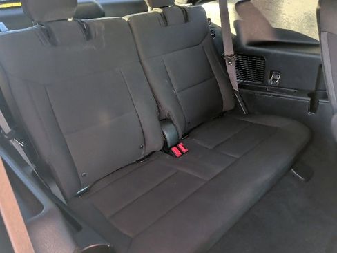 Used 2020 Ford Explorer XLT image 19