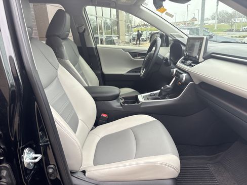 Used 2021 Toyota RAV4 Limited image 33