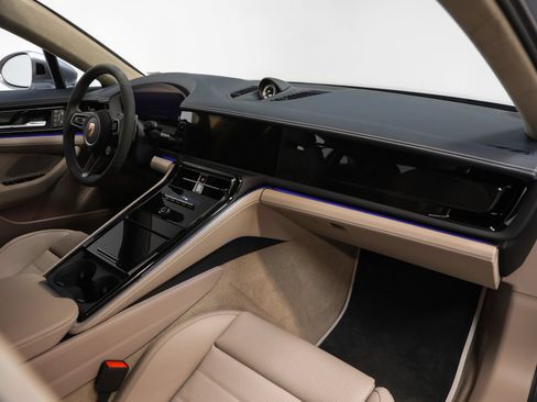 Certified 2026 Porsche Panamera GTS AWD/4WD image 31