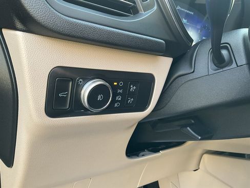 Used 2020 Ford Escape Titanium AWD/4WD image 27