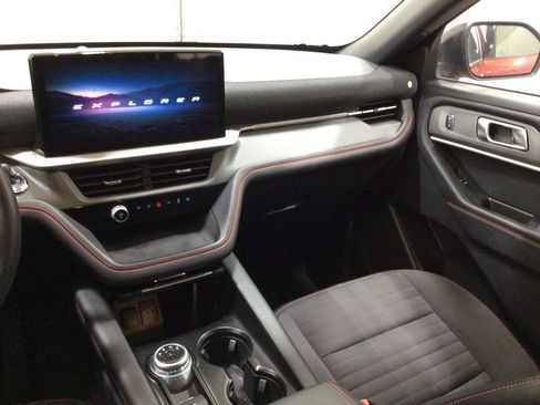 Used 2025 Ford Explorer ST-Line w/ ST-Line Street Pack AWD/4WD image 31