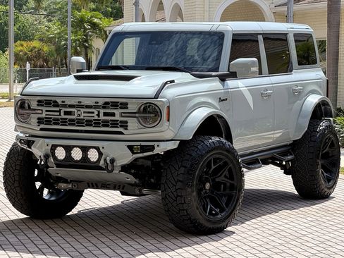 Used 2024 Ford Bronco Outer Banks AWD/4WD image 3