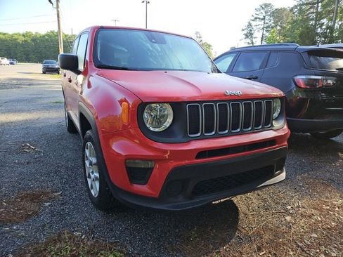Used 2023 Jeep Renegade Latitude AWD/4WD image 4