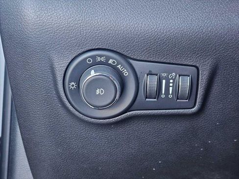 Used 2024 Jeep Compass Latitude w/ Altitude Special Edition AWD/4WD image 35