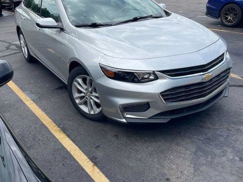 Used 2018 Chevrolet Malibu LT FWD image 4