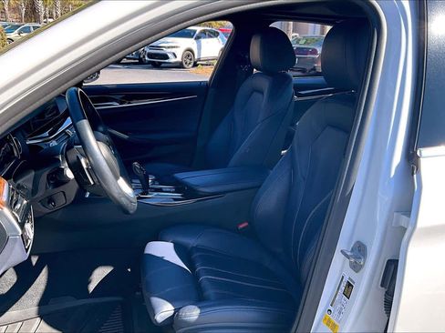 Used 2018 BMW 530i w/ Premium Package image 8