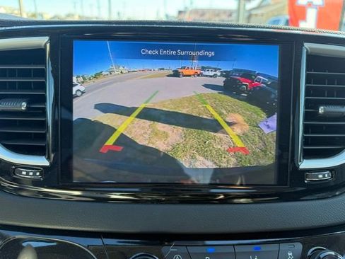 Certified 2024 Chrysler Pacifica Touring-L FWD image 25