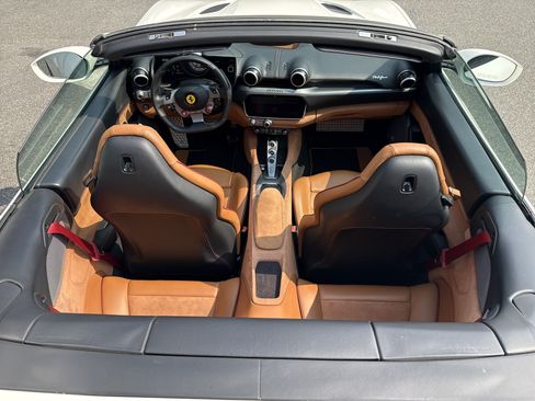 Used 2019 Ferrari Portofino RWD image 35
