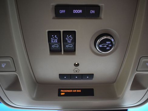 Used 2016 Chevrolet Tahoe LTZ image 36