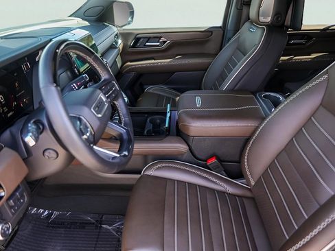 Certified 2025 GMC Yukon Denali Ultimate image 12