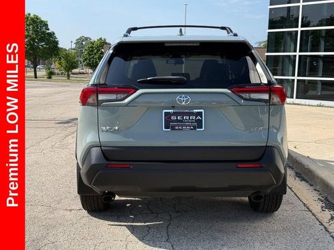 Used 2022 Toyota RAV4 XLE Premium FWD image 4