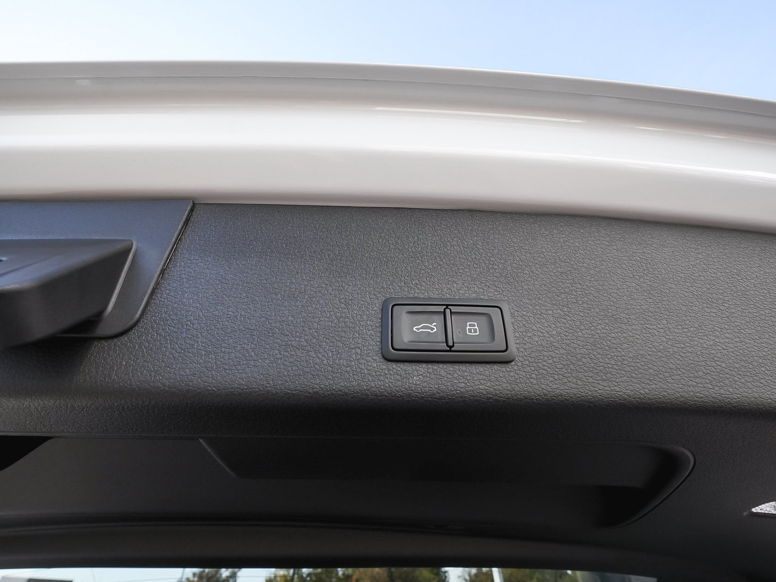 Used 2024 Audi Q8 e-tron Premium Plus AWD/4WD image 53