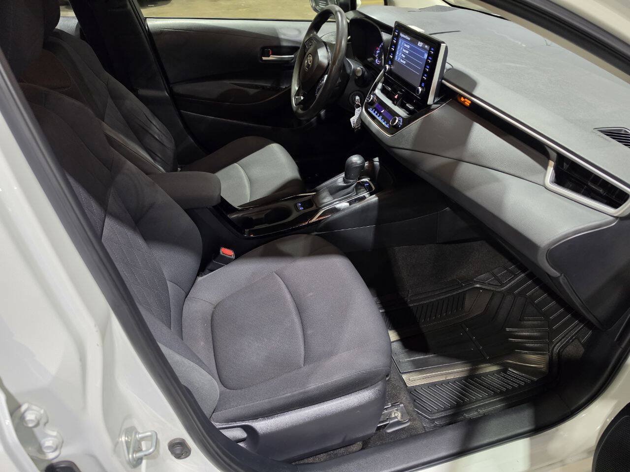 Used 2020 Toyota Corolla LE FWD image 33