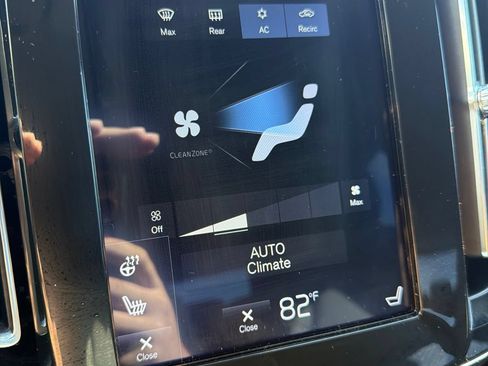 Used 2020 Volvo XC40 T5 Momentum w/ Protection Package Premier AWD/4WD image 15