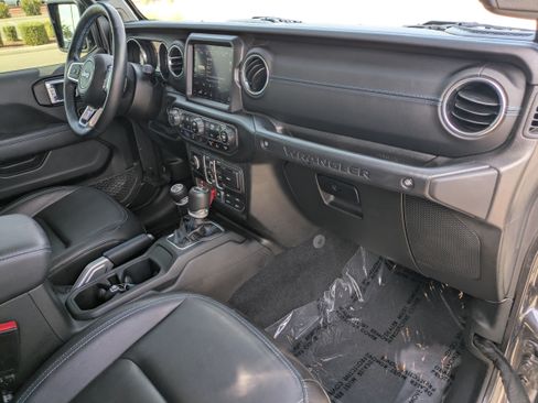 Used 2021 Jeep Wrangler Unlimited Rubicon 4xe w/ Cold Weather Group AWD/4WD image 13