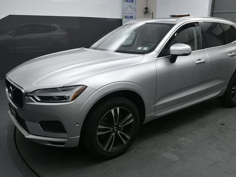 Used 2019 Volvo XC60 T6 Momentum w/ Multimedia Package AWD/4WD image 3