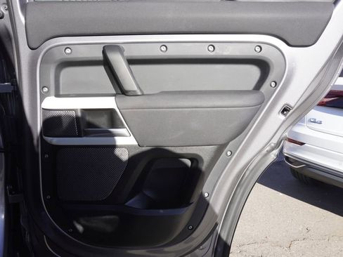 Used 2020 Land Rover Defender 110 SE image 25