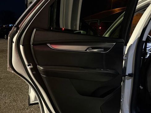 Used 2018 Cadillac XT5 Luxury w/ Driver Awareness Package image 9