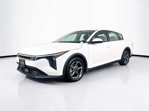 Used 2025 Kia K4 FWD image 3