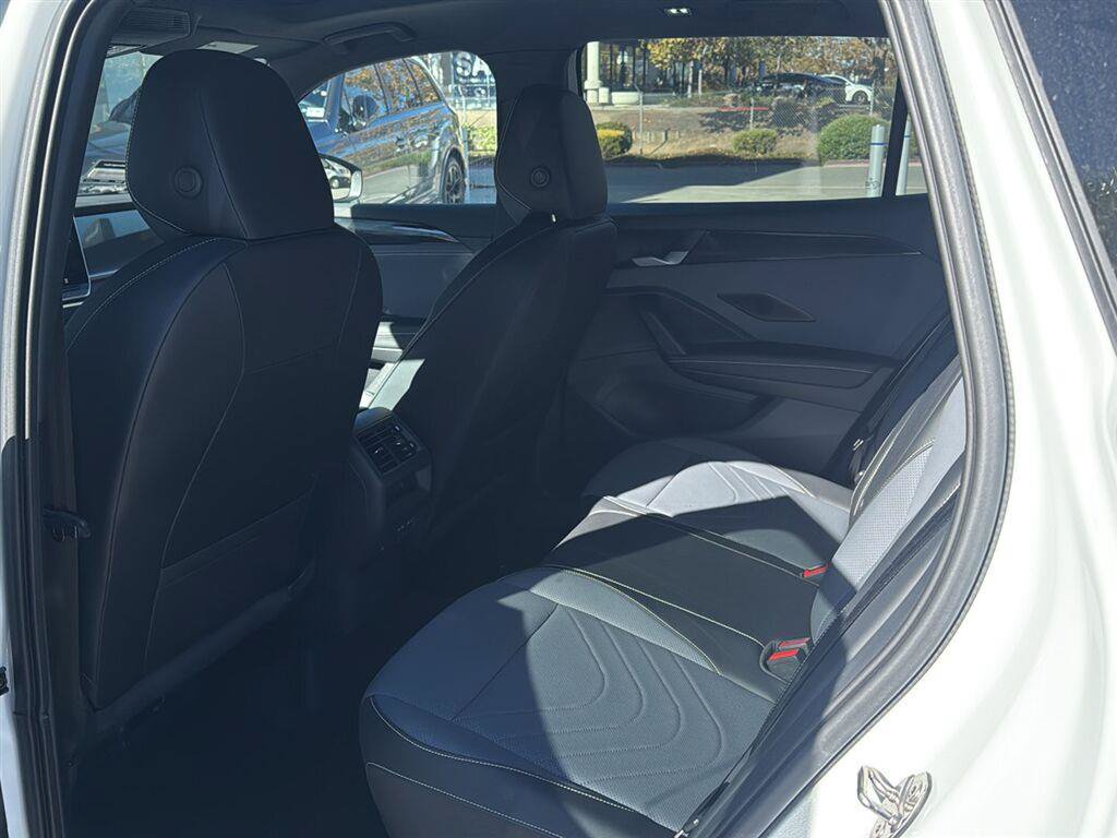 Used 2026 Volkswagen Tiguan SE R-Line FWD image 15