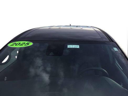 Used 2025 Chrysler Pacifica Select FWD image 12