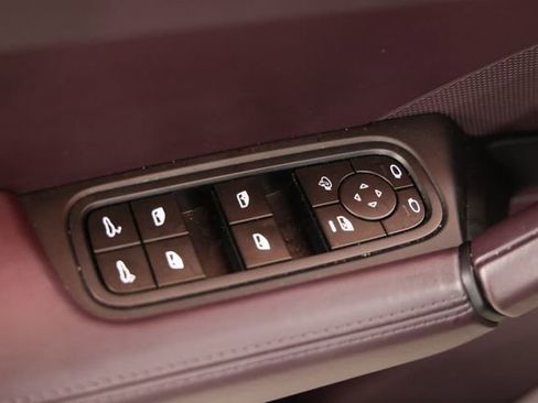 Used 2024 Porsche Cayenne S image 13