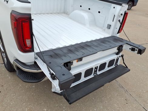 Used 2022 GMC Sierra 1500 SLT w/ SLT Premium Package AWD/4WD image 26