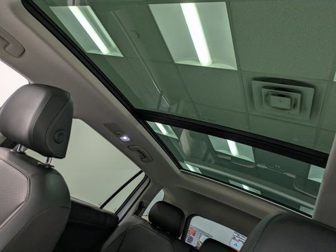 Used 2019 Volkswagen Tiguan SEL w/ 3rd Row Seat Package image 22