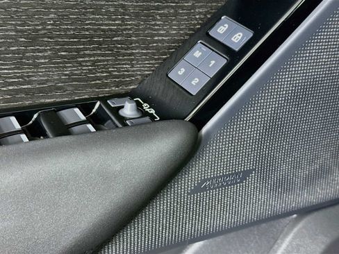 Used 2026 Land Rover Range Rover Velar S AWD/4WD image 18