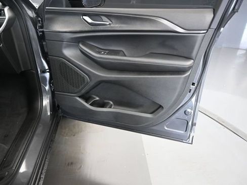 Used 2025 Jeep Grand Cherokee L Altitude AWD/4WD image 20