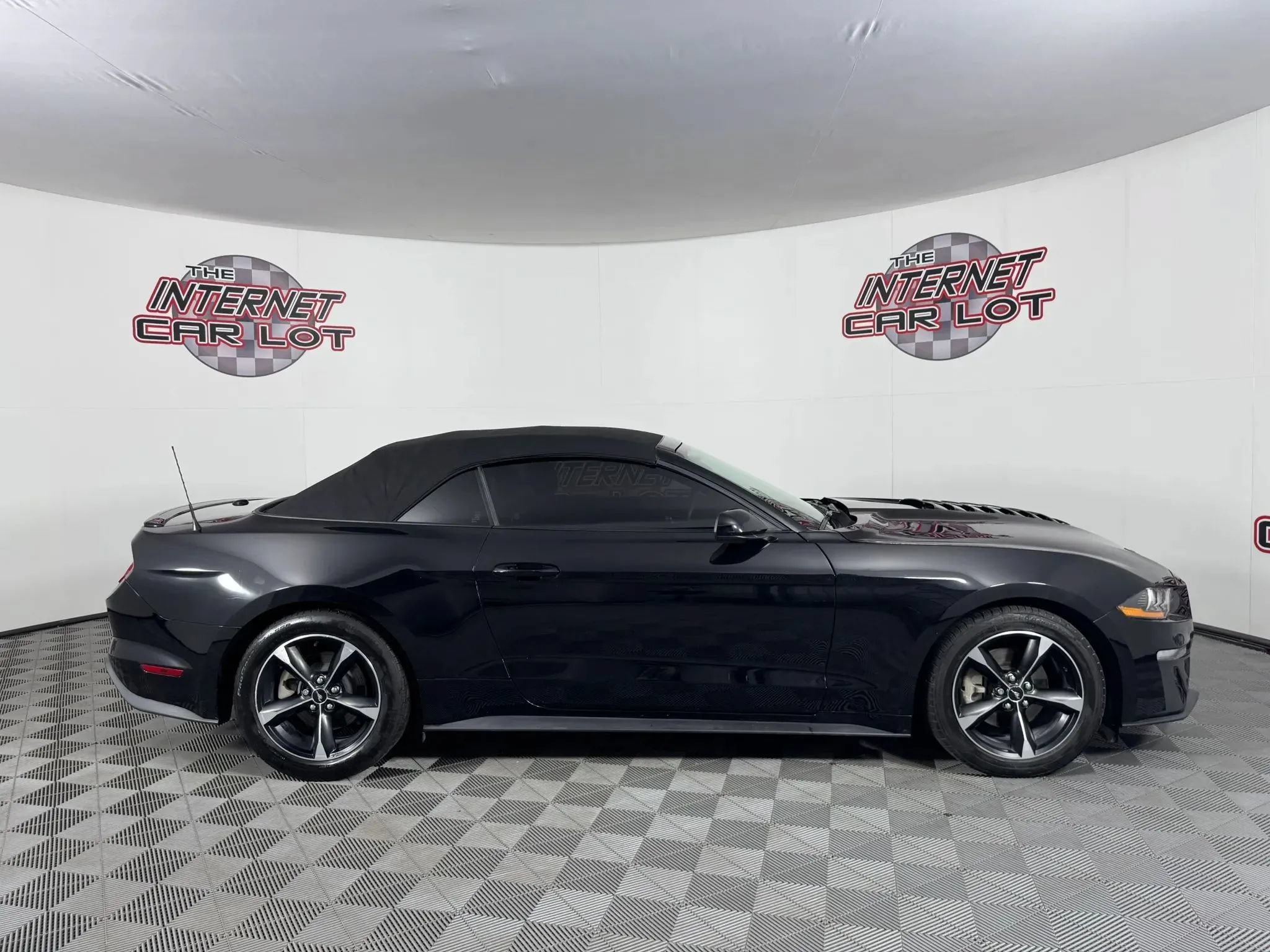 Used 2020 Ford Mustang Convertible w/ Equipment Group 101A RWD image 15