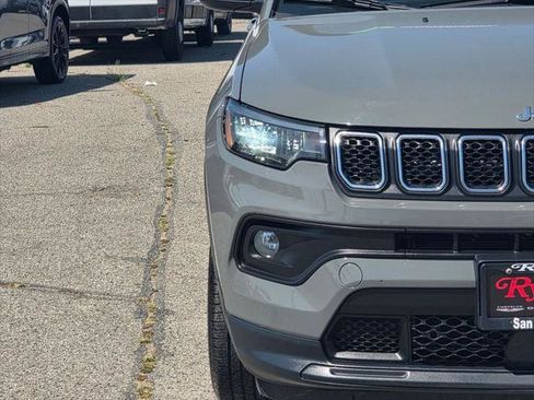 Certified 2024 Jeep Compass Latitude AWD/4WD image 3
