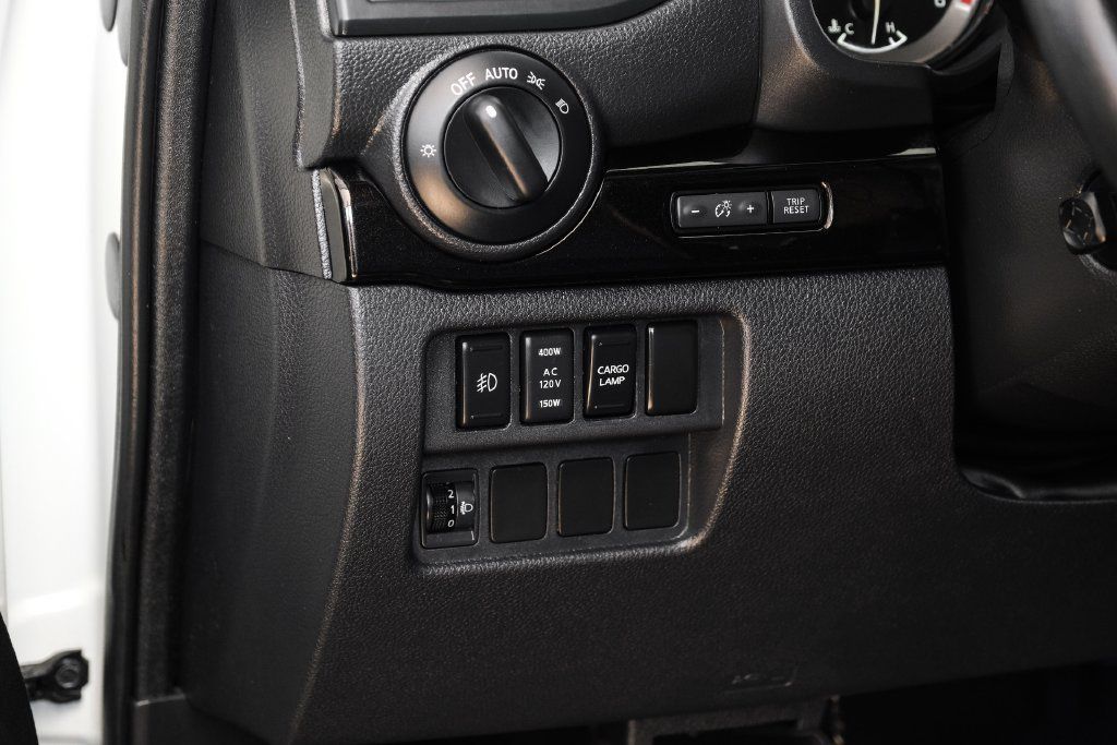 Used 2019 Nissan Titan SL w/ Midnight Edition RWD image 28