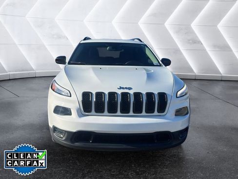 Used 2016 Jeep Cherokee Sport image 2