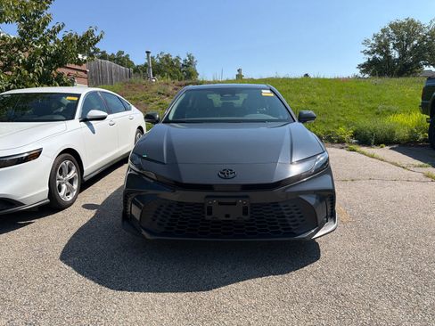 Used 2025 Toyota Camry SE AWD/4WD image 6