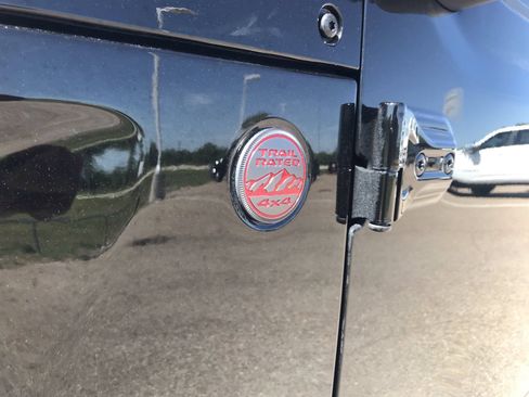 Used 2025 Jeep Gladiator Rubicon AWD/4WD image 4