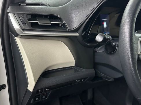 Used 2022 Toyota Sienna XLE AWD/4WD image 15