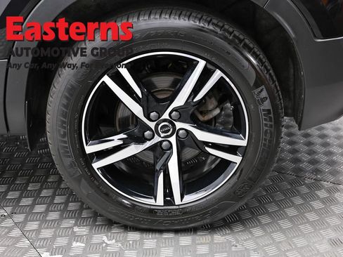 Used 2024 Volvo XC40 B5 Core AWD/4WD image 8