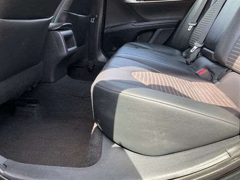 Used 2020 Toyota Camry SE FWD image 14