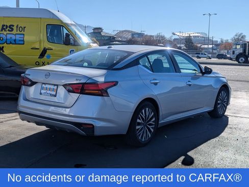 Used 2024 Nissan Altima 2.5 SV FWD image 4