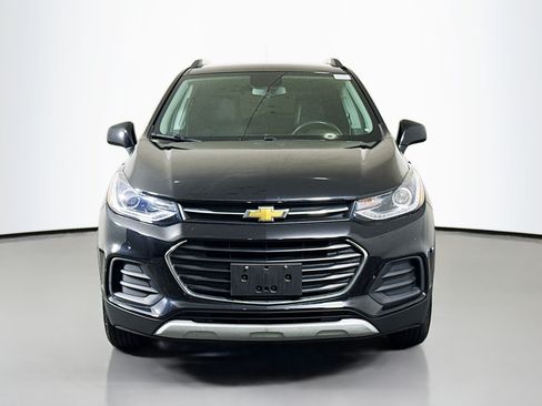 Used 2021 Chevrolet Trax LT w/ Premium Seat Package AWD/4WD image 2