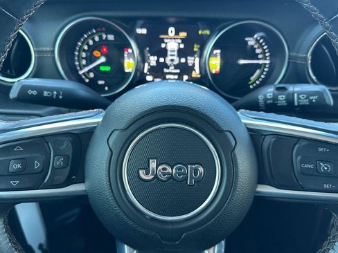 Used 2022 Jeep Wrangler Unlimited Sahara image 26