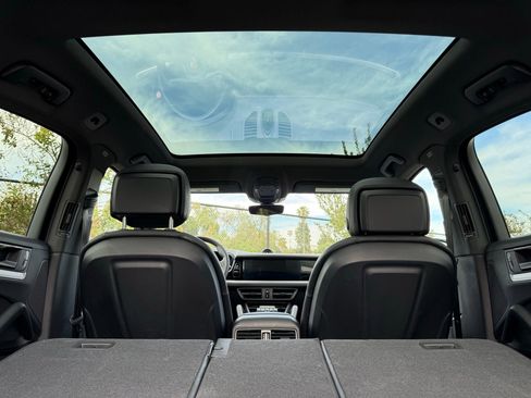 Used 2025 Porsche Cayenne Loaner image 36