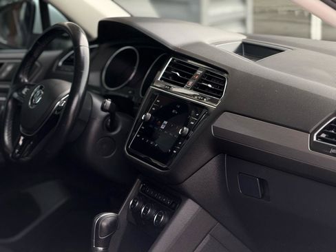 Used 2019 Volkswagen Tiguan SE w/ Panoramic Sunroof Package image 15