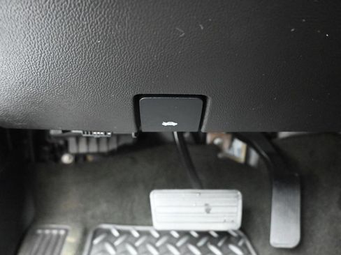Used 2018 Chevrolet Silverado 1500 LT AWD/4WD image 26