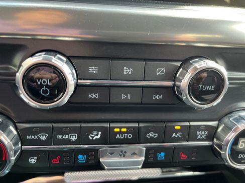Used 2021 Ford F150 Lariat w/ Equipment Group 502A High AWD/4WD image 29