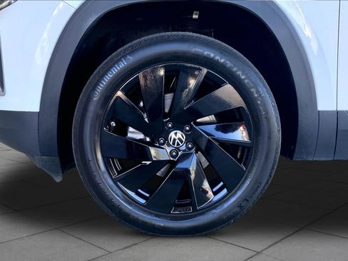 Used 2024 Volkswagen Atlas SE FWD image 11