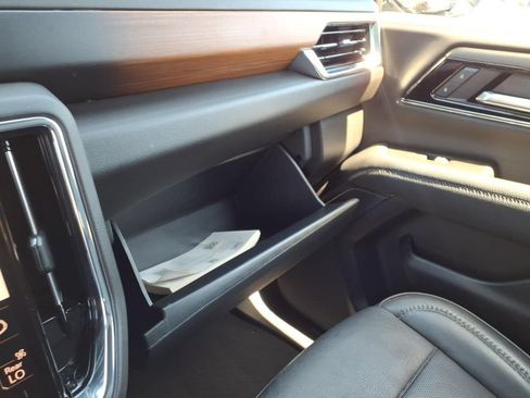 Used 2025 GMC Yukon XL Denali RWD image 33