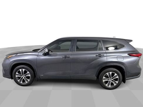 Used 2023 Toyota Highlander XLE AWD/4WD image 5